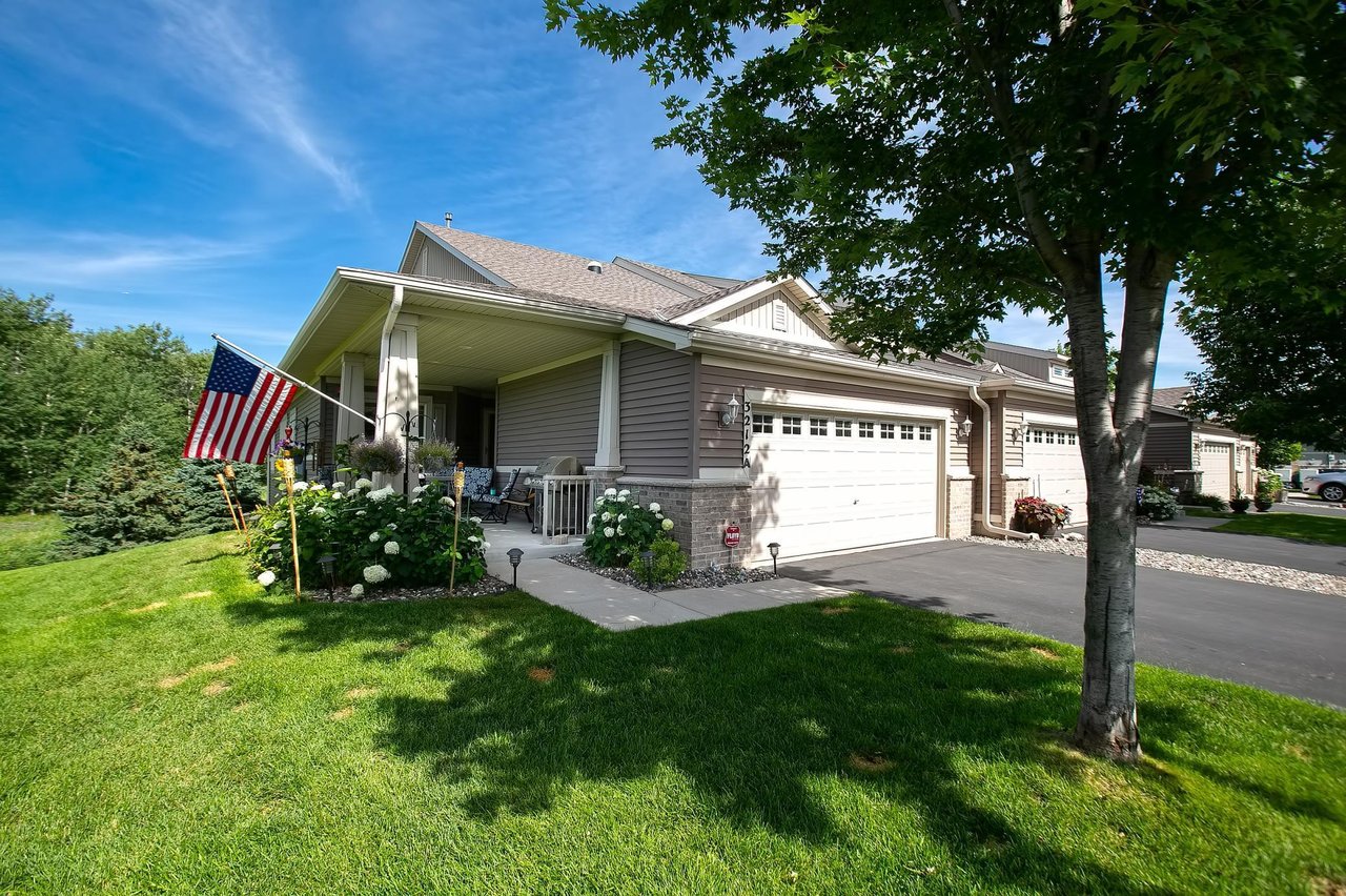 Gorgeous End-Unit Townhome!
