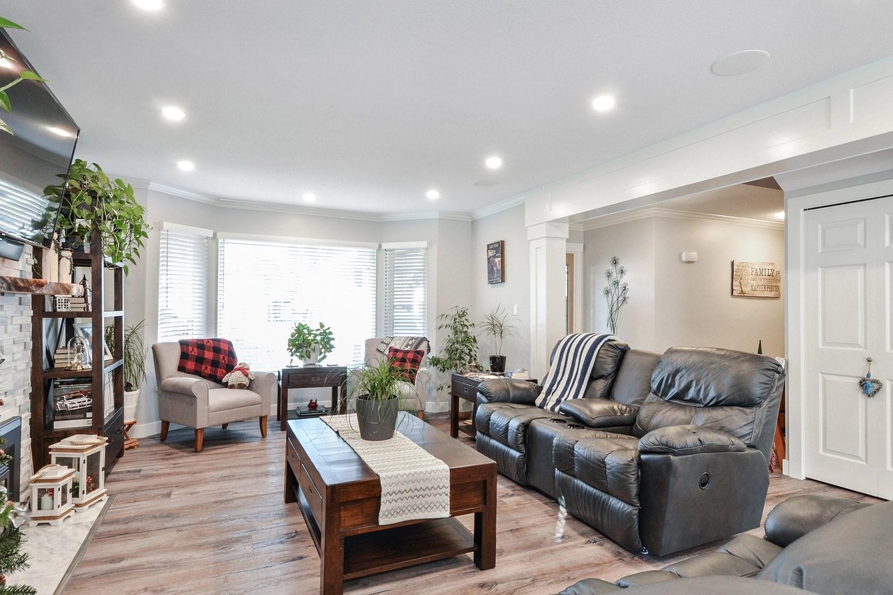 23003 Apple Grove