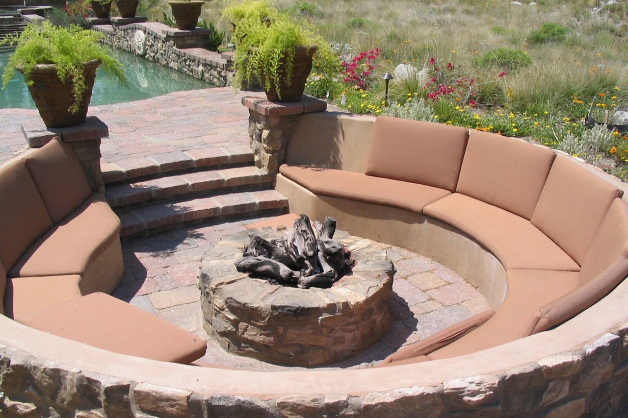 Make the Most of Your Outdoor Entertaining Area With These 5 Updates