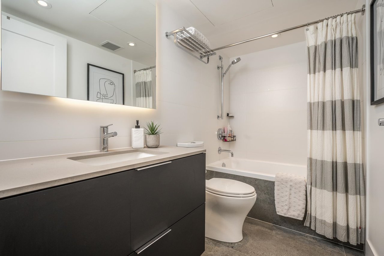 137-2070 Curling Road, North Vancouver