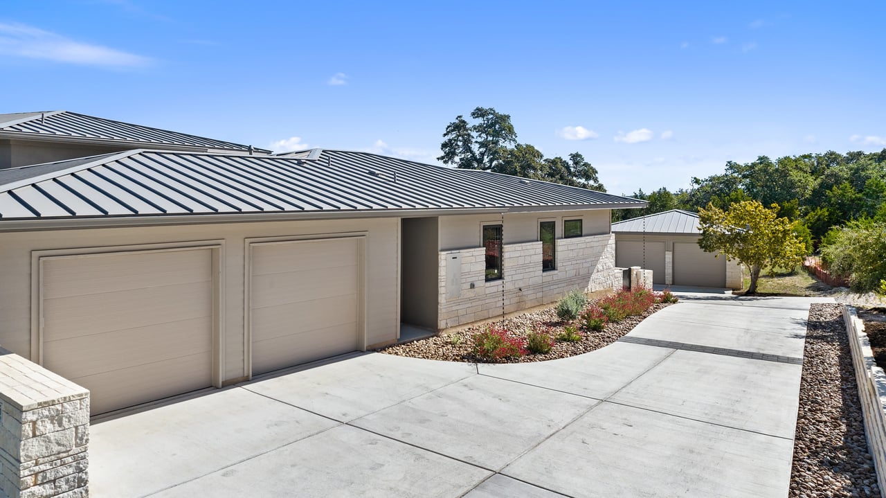 Bee Caves Single Story with Air Conditioned 2nd 2-Car Garage/ADU
