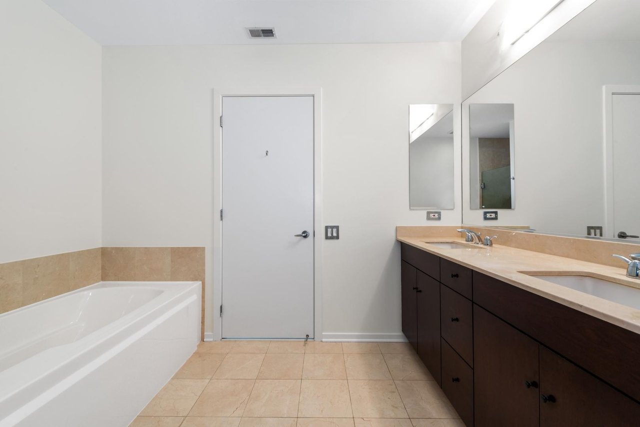 500 W SUPERIOR  Street, Unit 1801