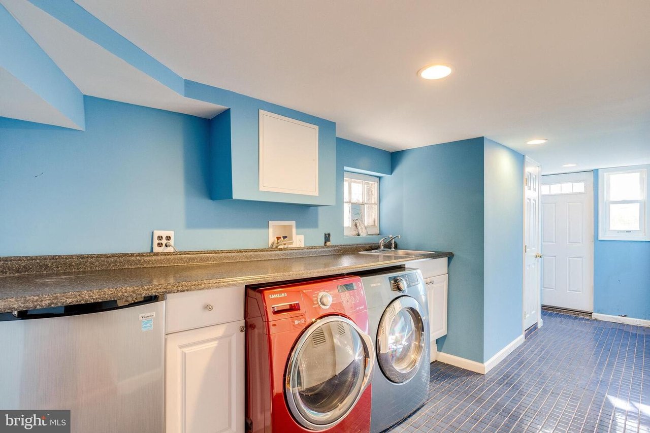 434 Longfellow St NW