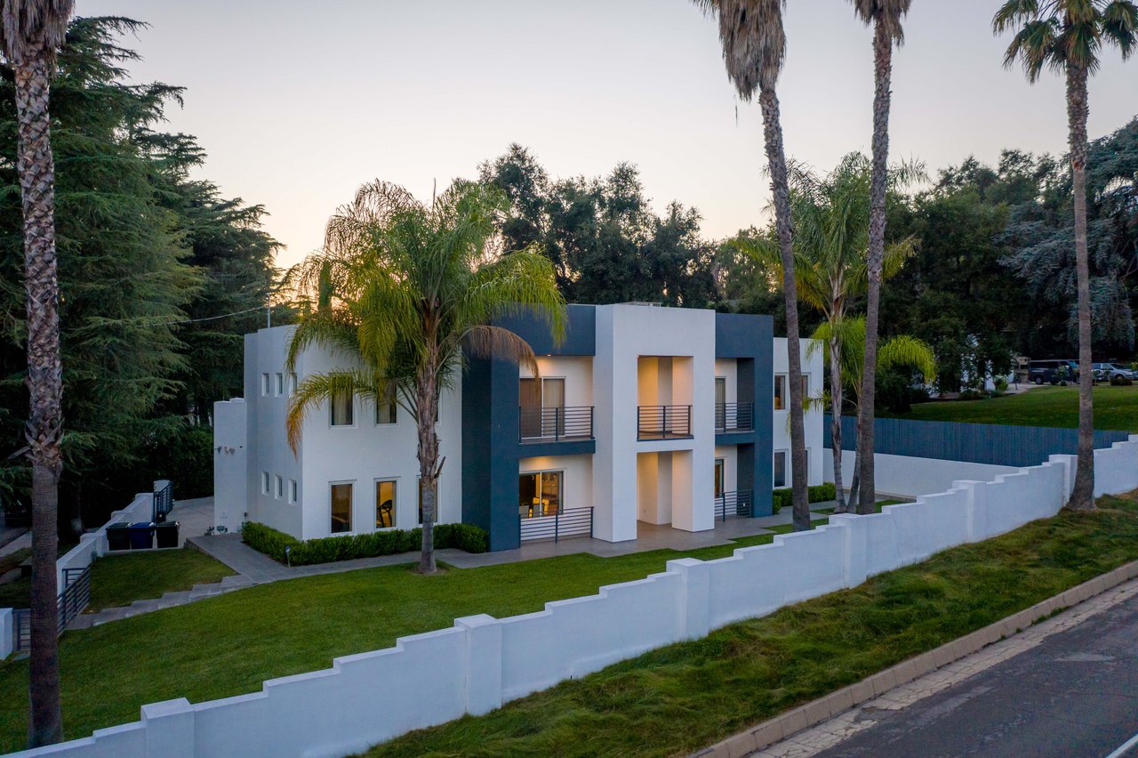 691 East Las Flores