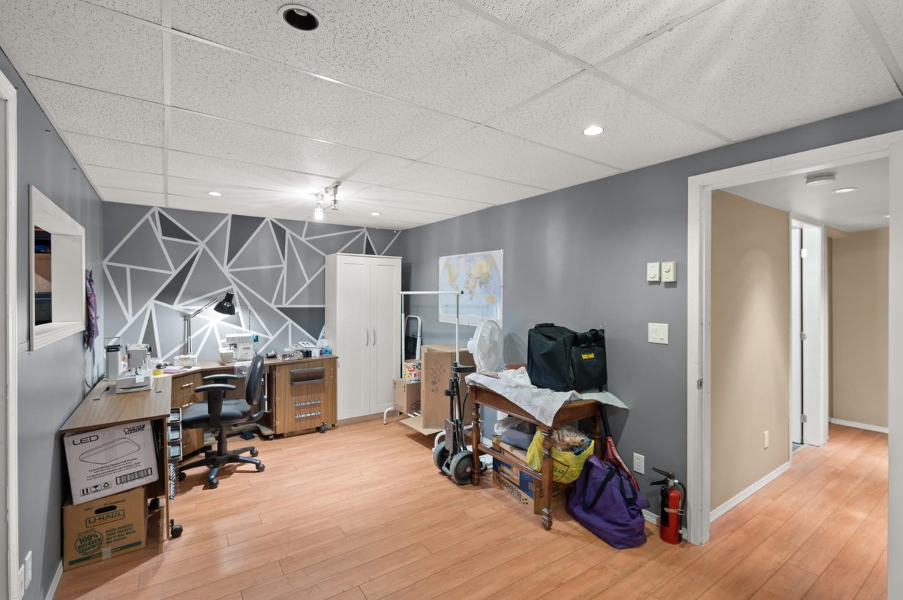 24-2830 W Bourquin Cres
