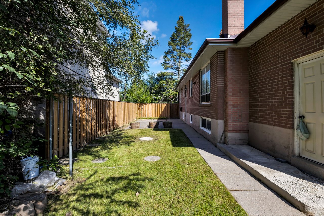 89 Codsell Ave