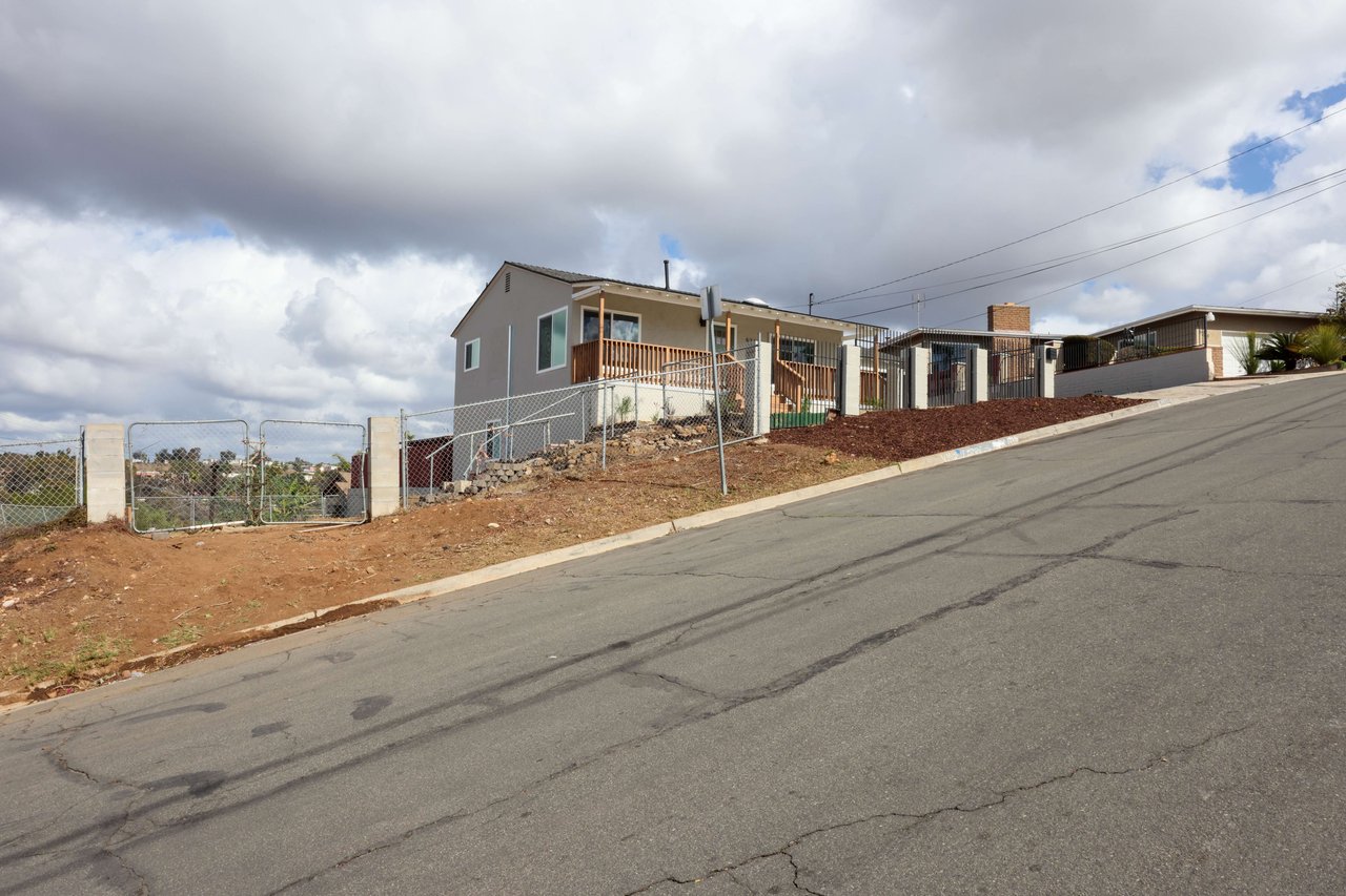 5260 Hilltop Dr