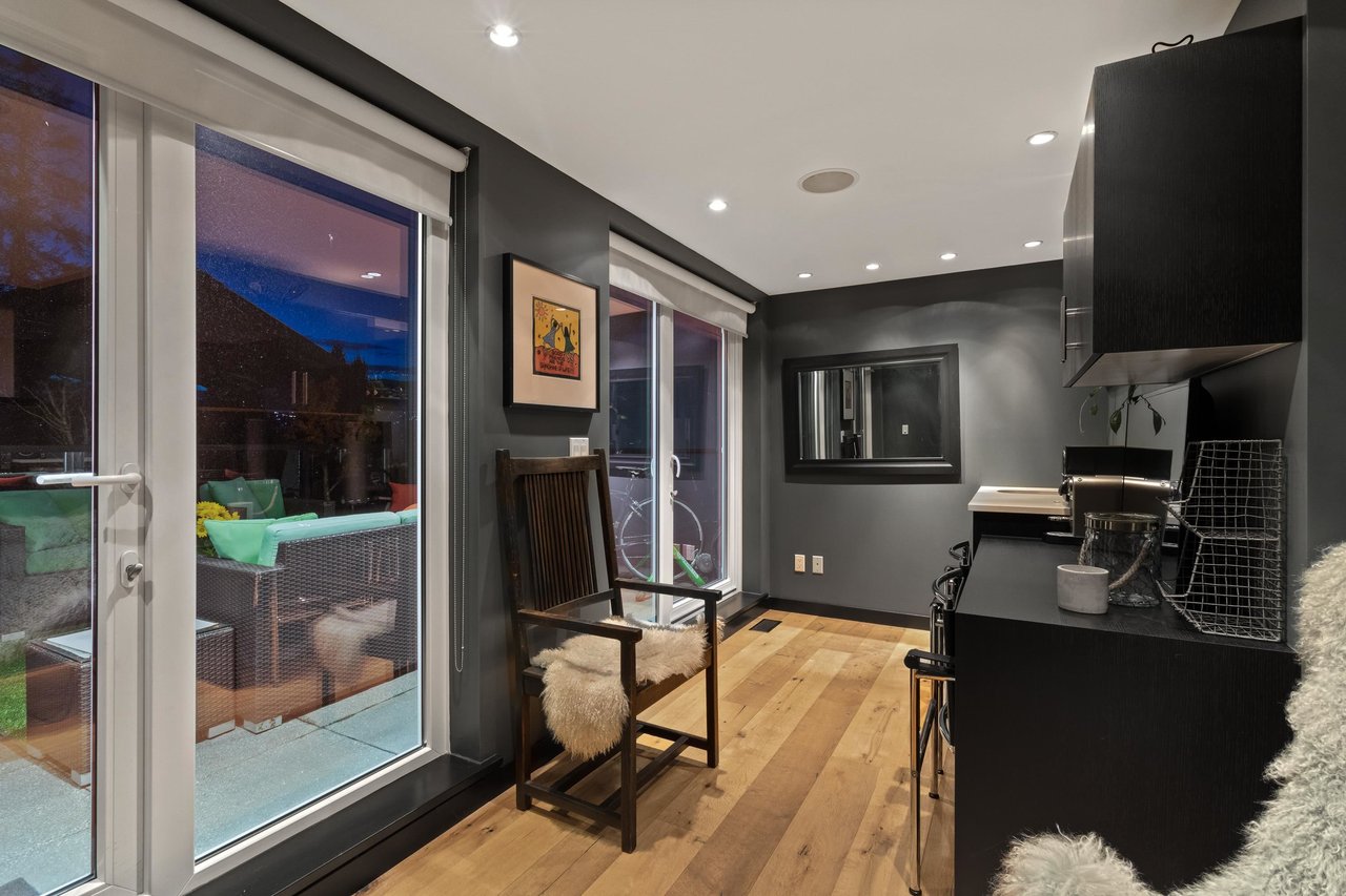 215 W 17th St