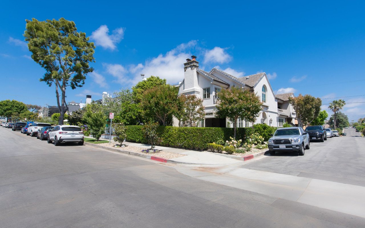 700 Heliotrope Ave