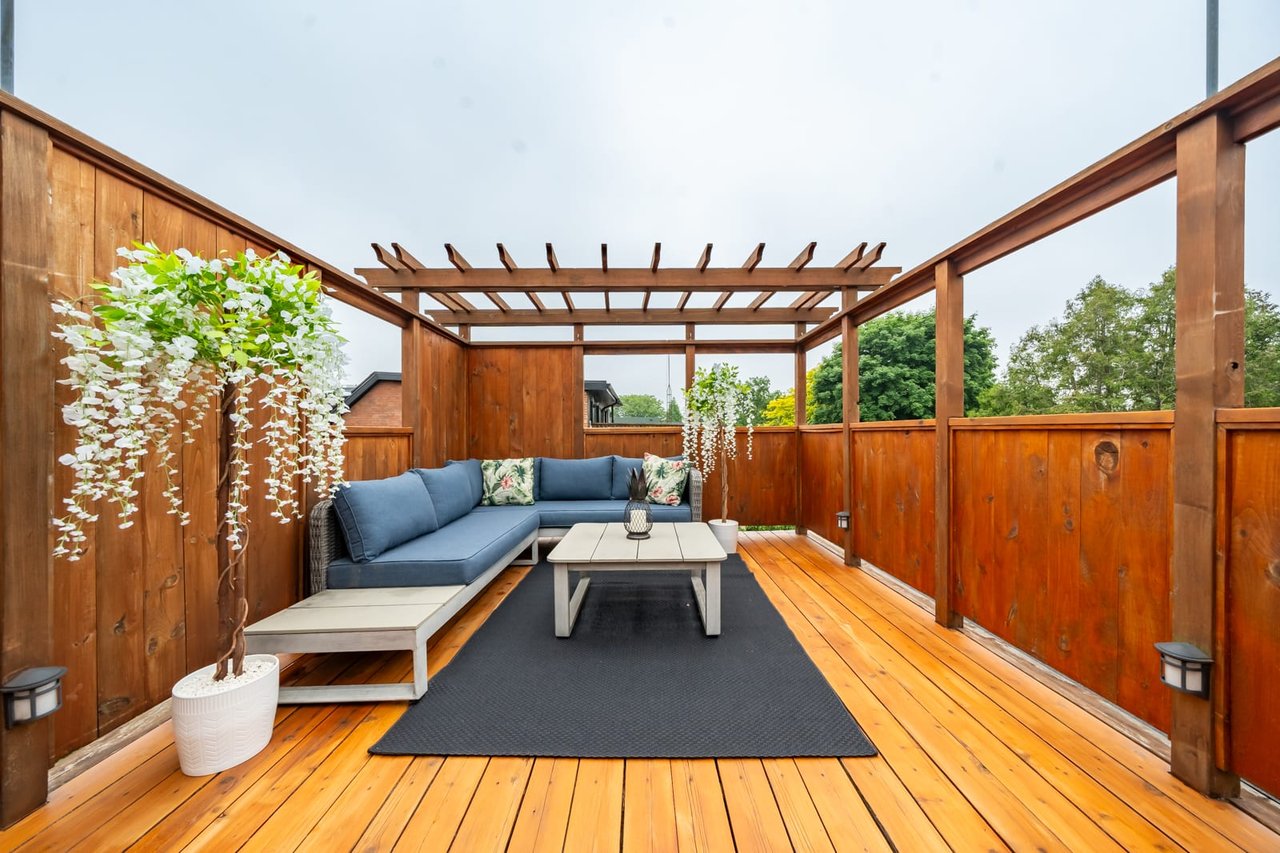 223 Indian Rd Cres