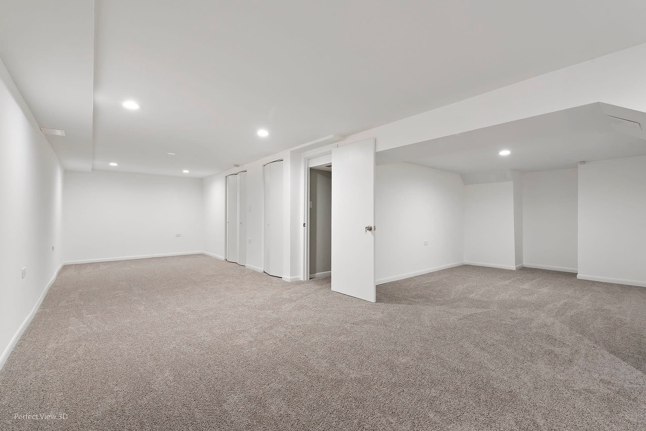 1506 Columbia Ct, Elk Grove Village, IL 60007