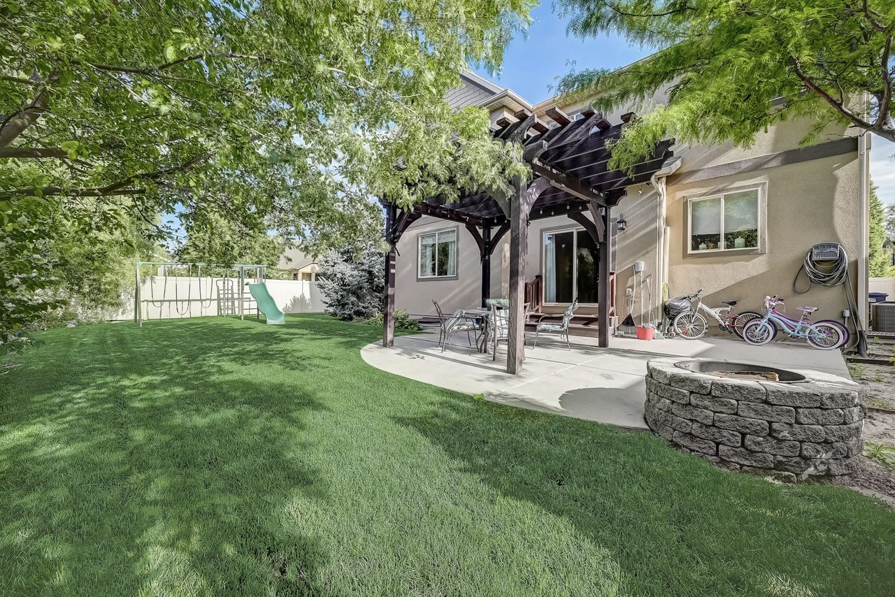 539 E Fireice Rose Ln