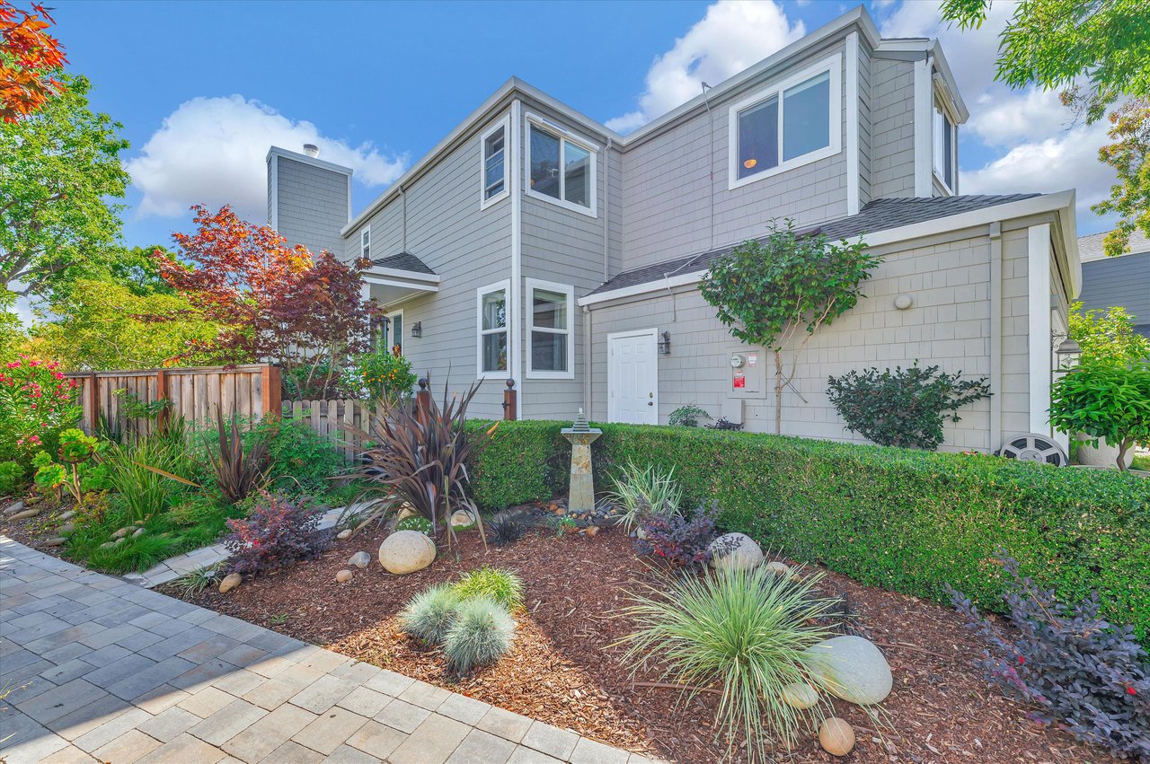 17 Crystal Creek Ct