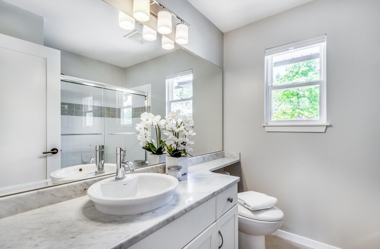 12 Greenleaf Dr