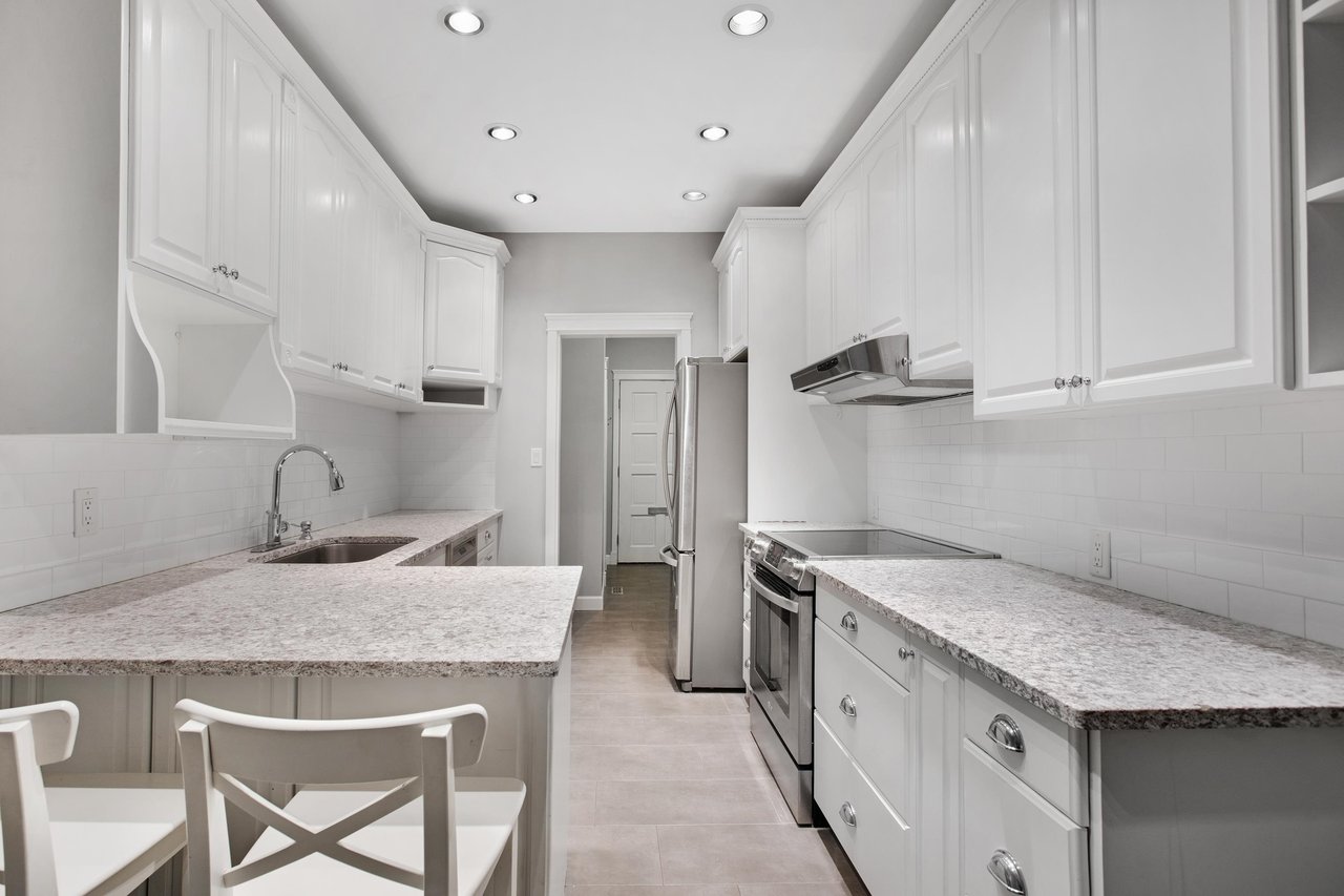 1991 Cedar Village Cres