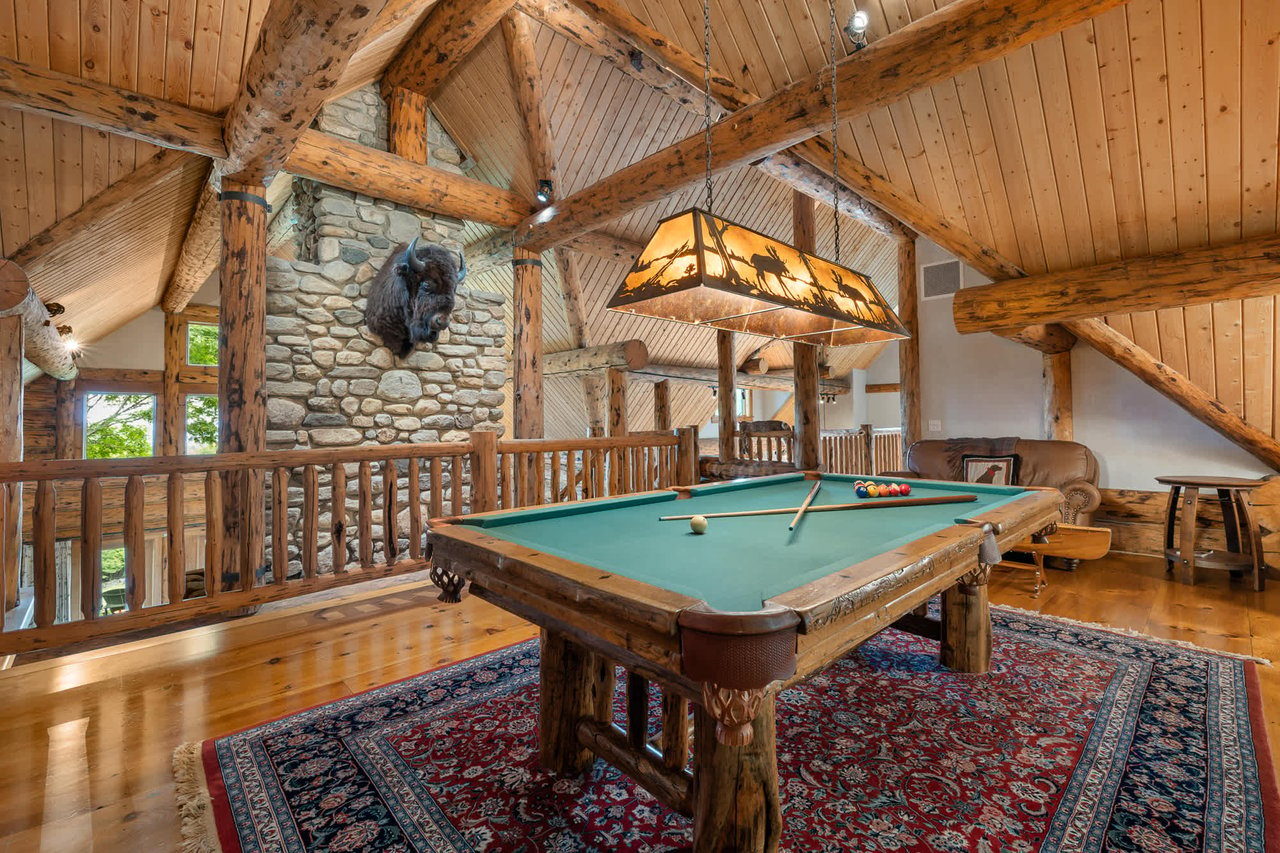 Exclusive Mountain Log Home