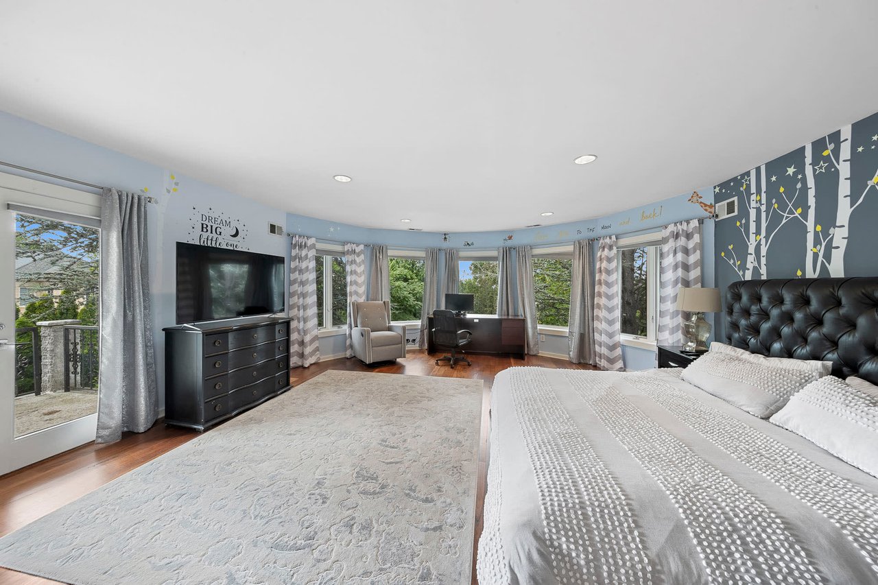 14 E Hill Ct, Cresskill