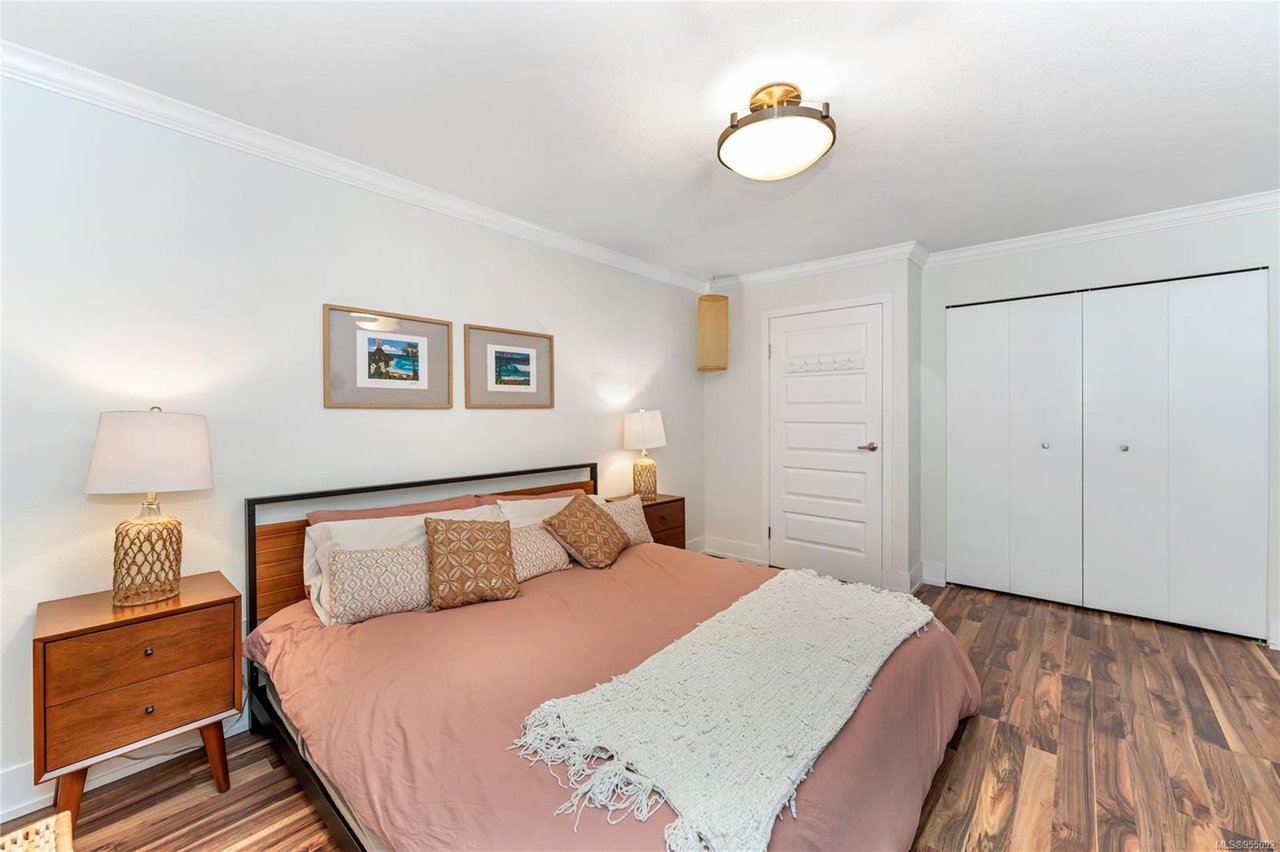 204-406 Simcoe St