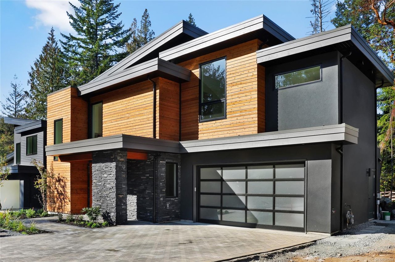 3905 Olympian Wy
