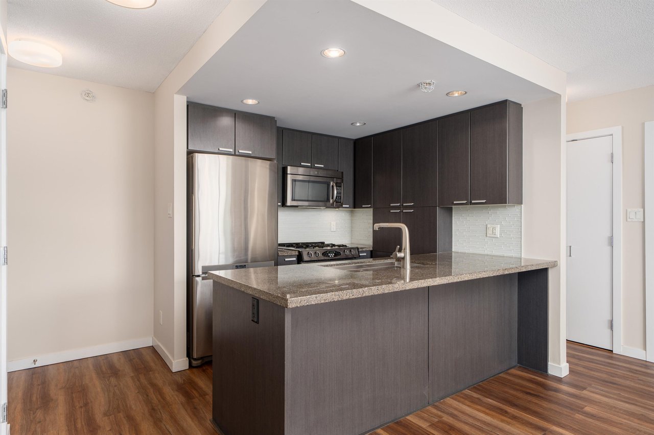 801-2200 Douglas Rd