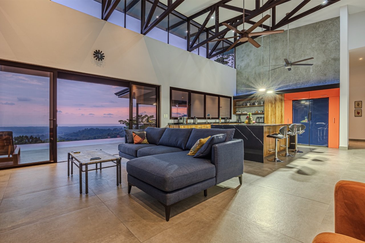 Solar Powered Infinity Pool Home, Ojochal, Puntarenas