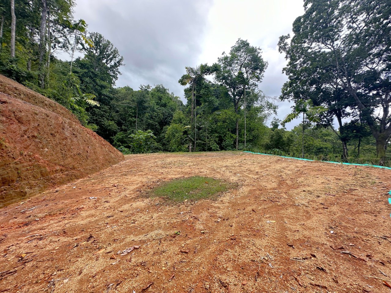 5.77 Acres With 4 Building Sites. Ocean Views, Rivers And Rainforest Abound In Cinco Ventanas! Ojochal 