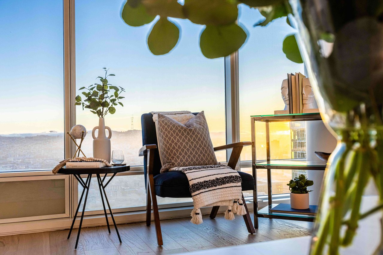 425 1st Street Unit: 4306