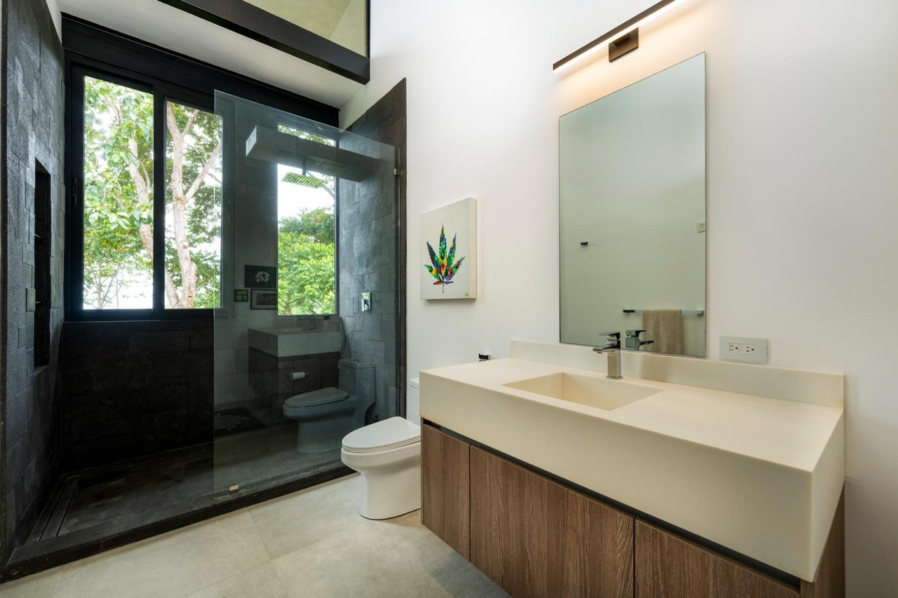 Architectural Whale Tail Villa, Dominical, Puntarenas