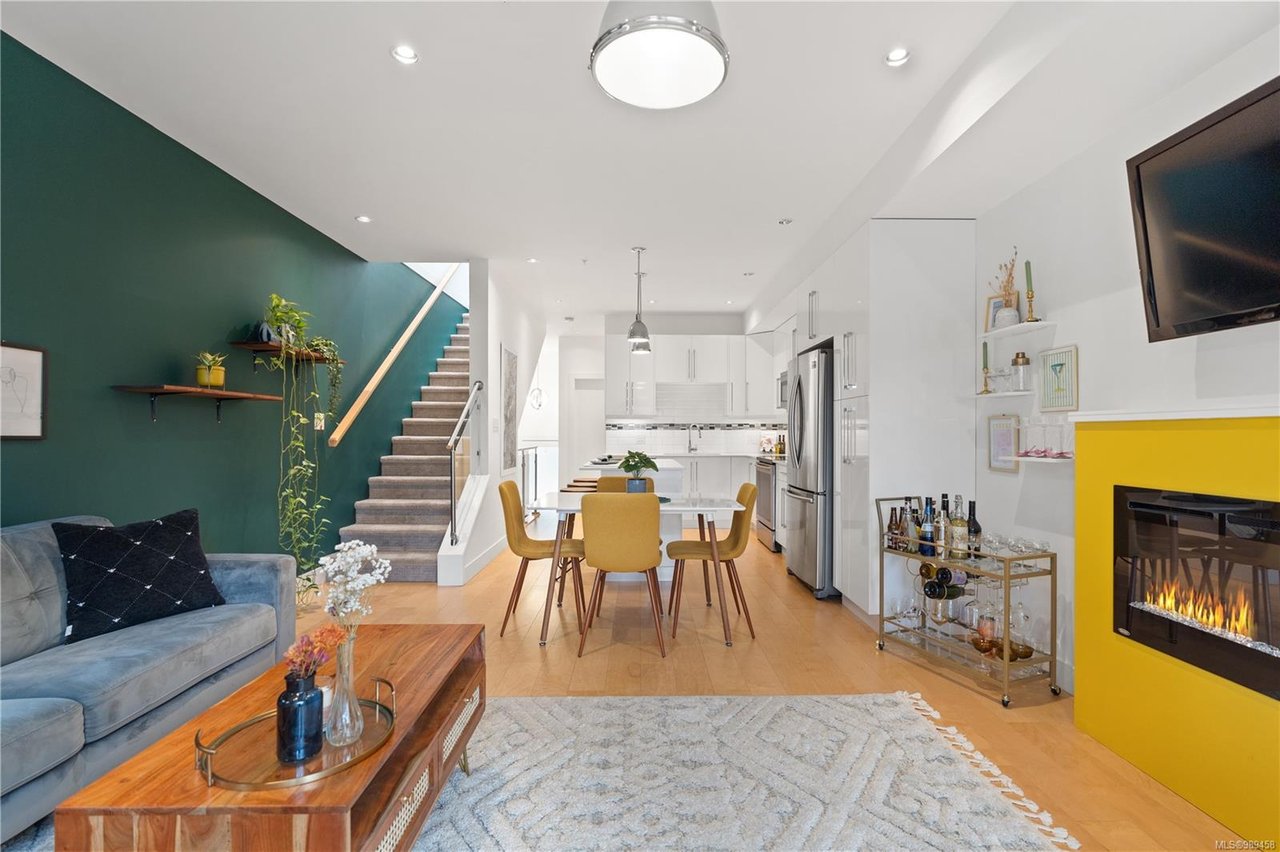 155-300 Phelps Ave