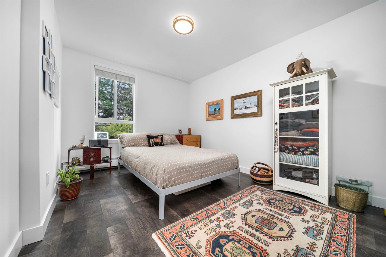 202-1867 W 3rd Ave