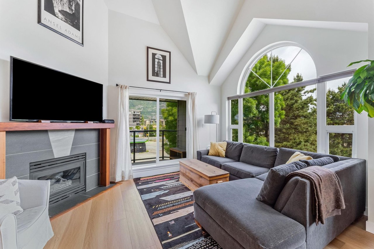 312-1466 Pemberton Ave