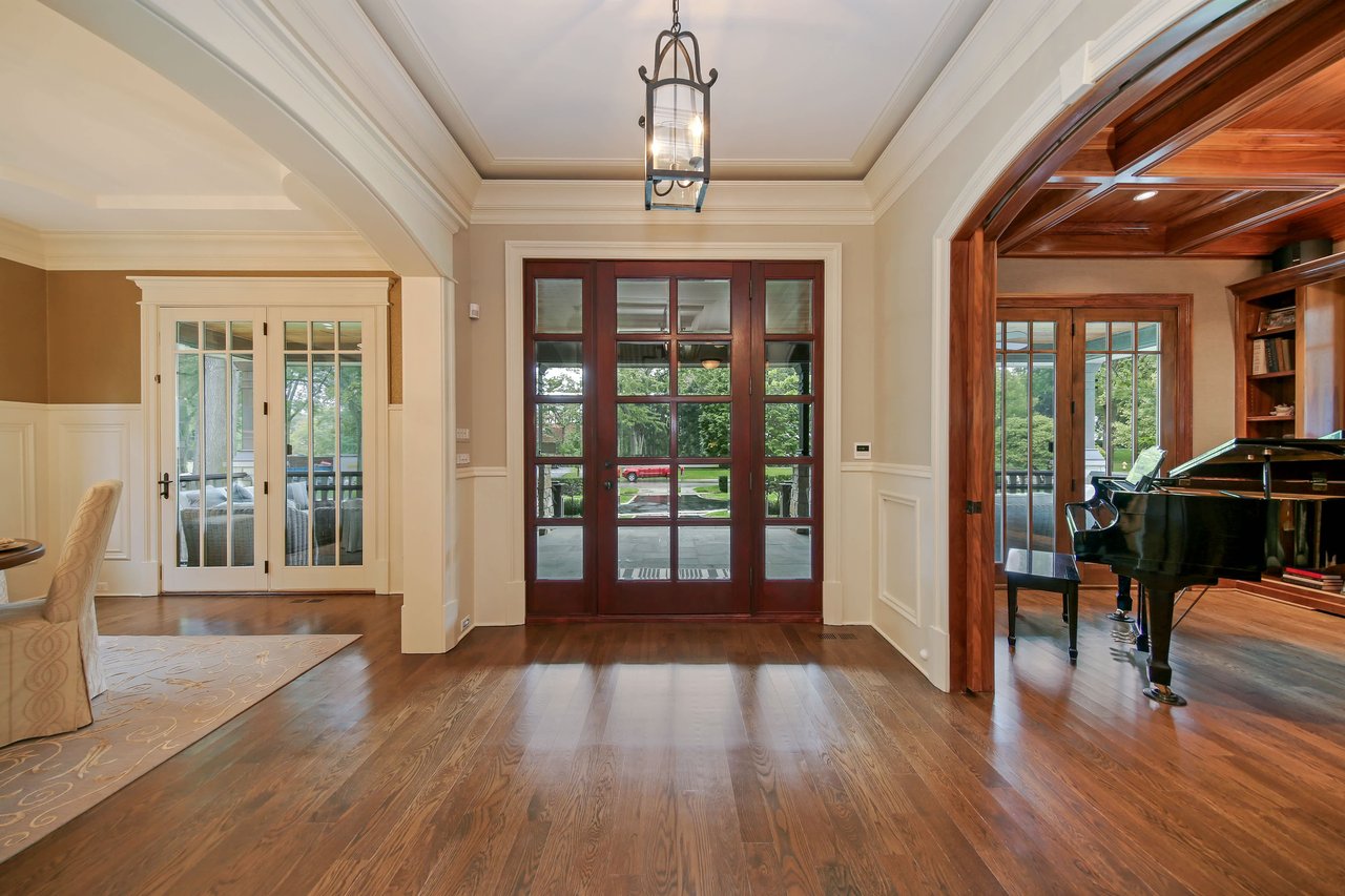 Four Levels of Luxurious Amenities Abound