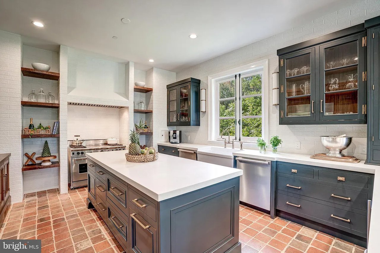 225 Wardour Dr