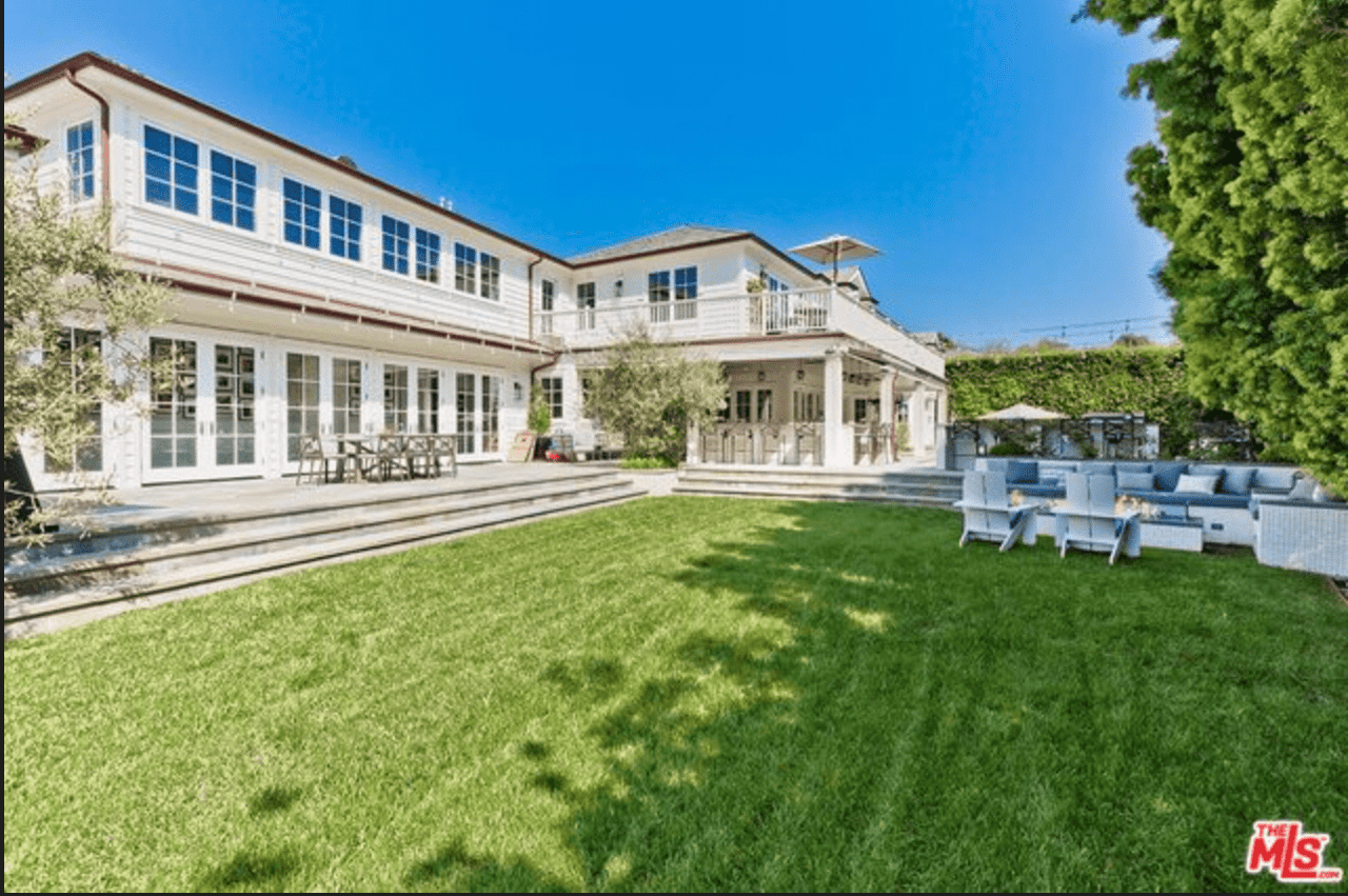 Double Lot Traditional Estate