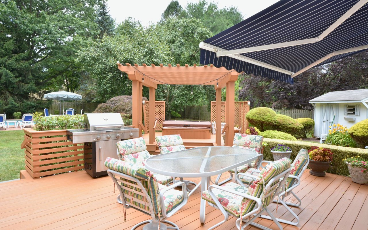 1 W CARTWRIGHT DR