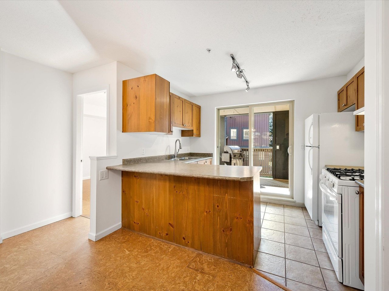1-1442 Vine Rd