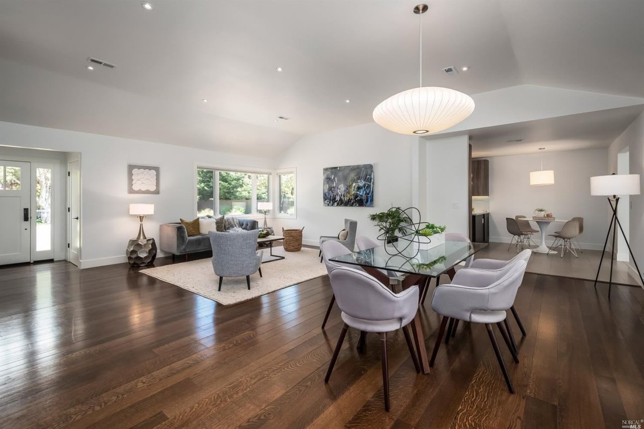 8 Deer Hollow Rd