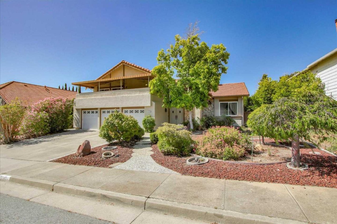 3245 Ravenswood WAY
