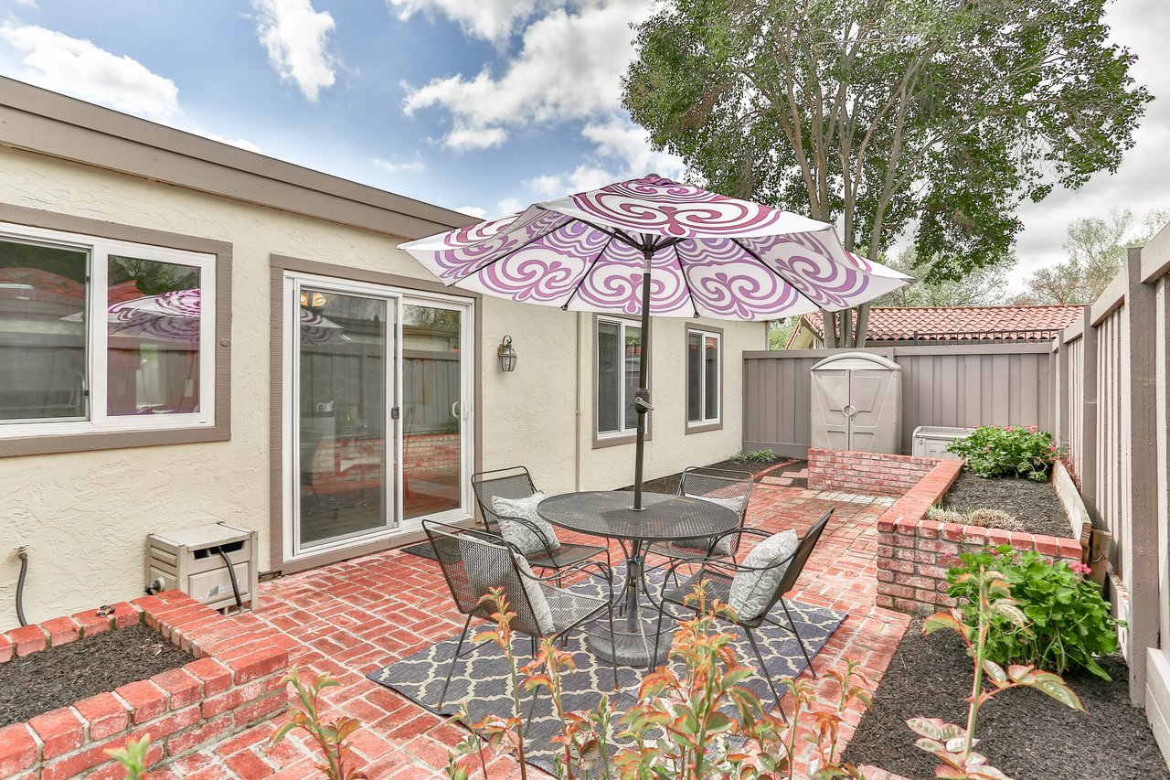 Cute Single Story Updated Townhome at Park Villas Pleasanton