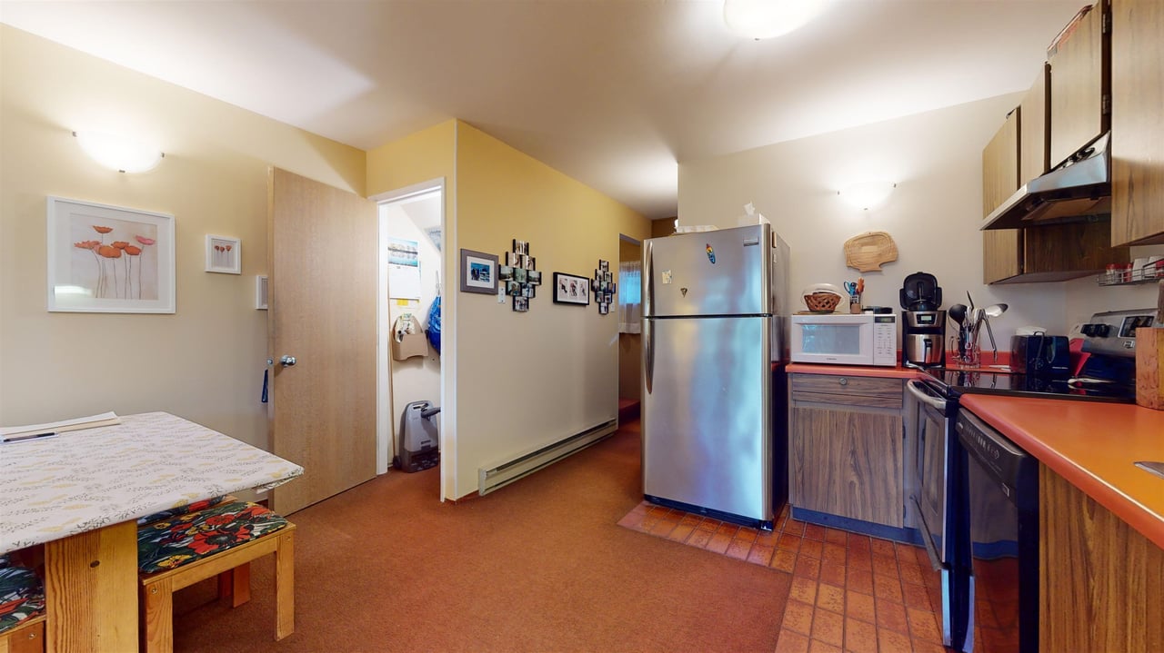 4-2400 Cavendish Wy