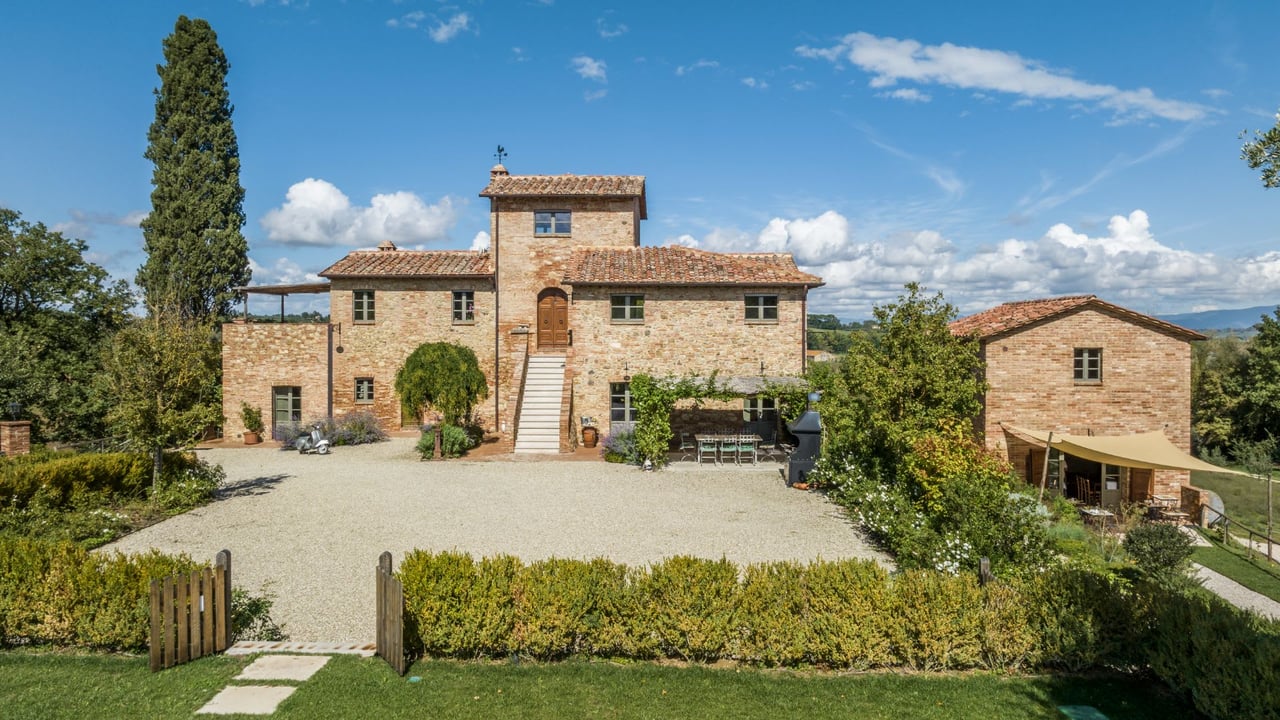 Tenuta Lavanda “Beautiful Estate With Swimming Pool in Tuscany”