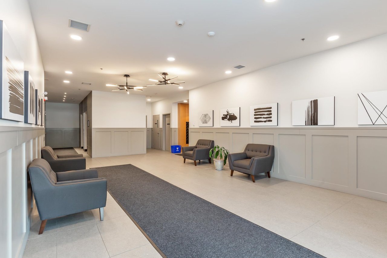 413-2493 Montrose Ave