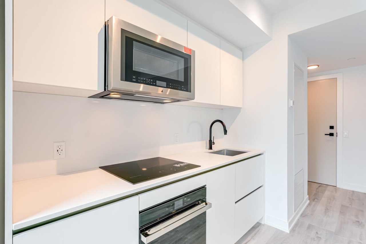 327 King St W Unit: 1101