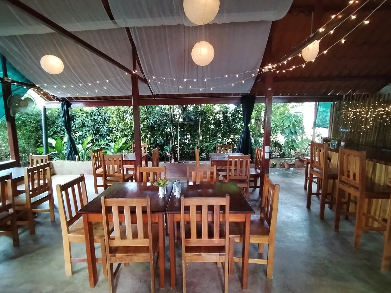 Established Restaurant with Living Quarters in Prime Uvita Location