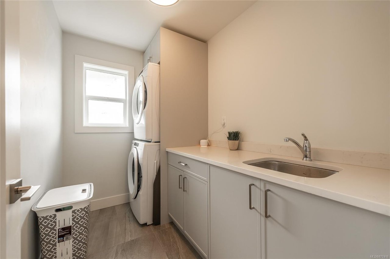 3535 Paperbark Cres
