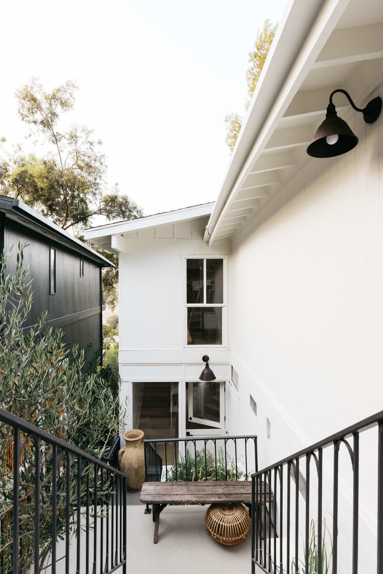 A reimagined midcentury retreat by Design Assembly in Montecito Heights