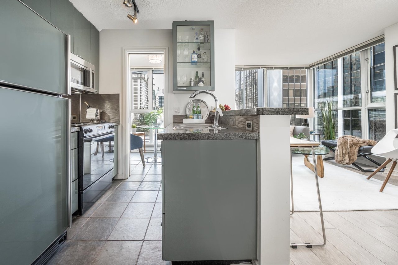 702-1068 Hornby Street, Vancouver