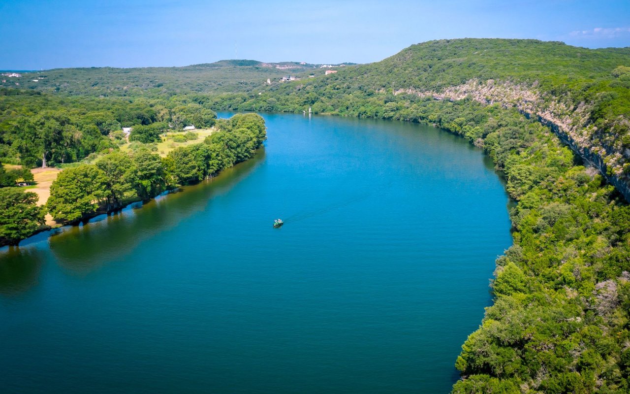 Lake Austin Unleashed: Your Ultimate Guide to Blissful Adventures