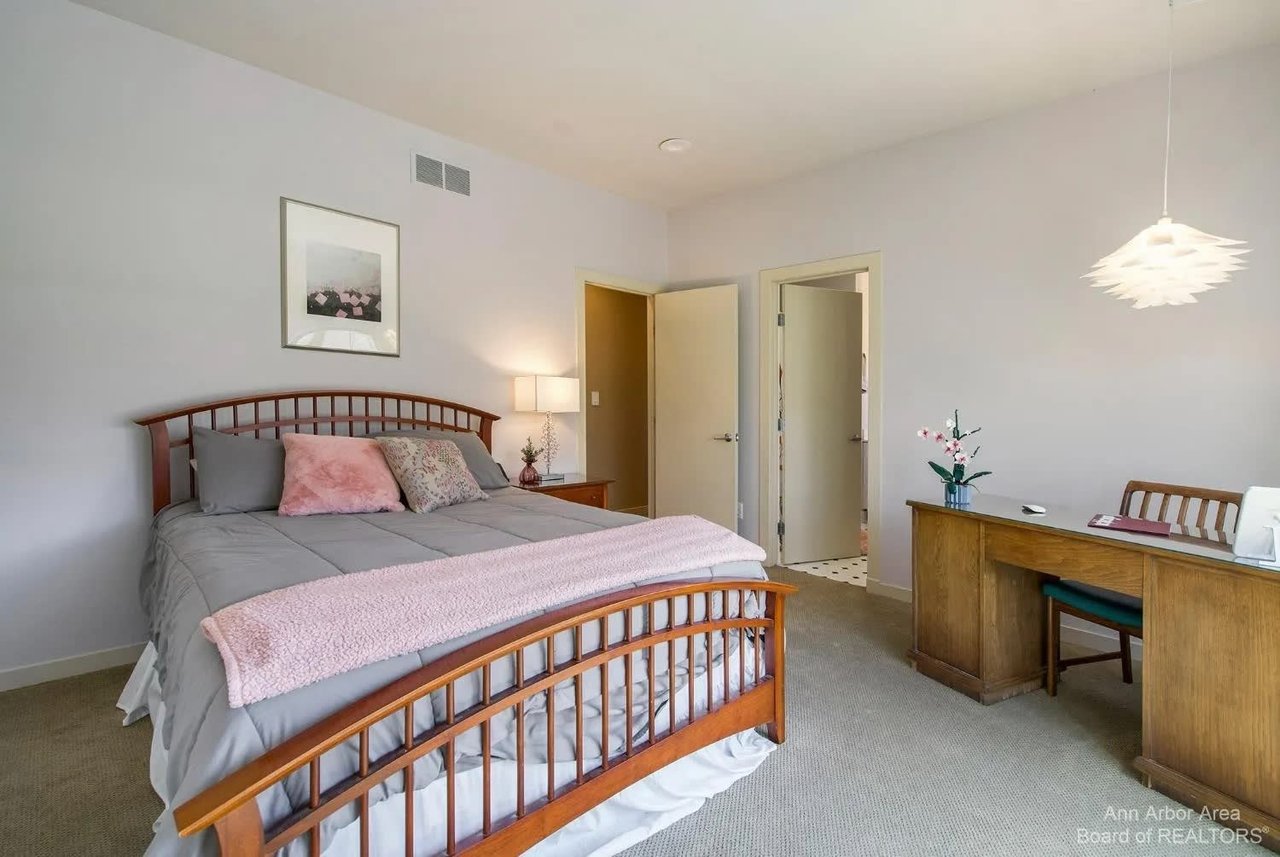 2566 Thornapple Drive, Ann Arbor, MI 48103