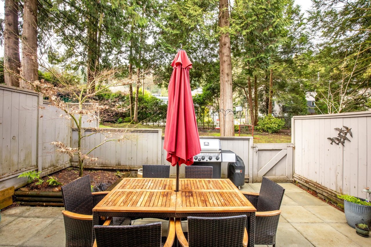 2060 Deep Cove Cres
